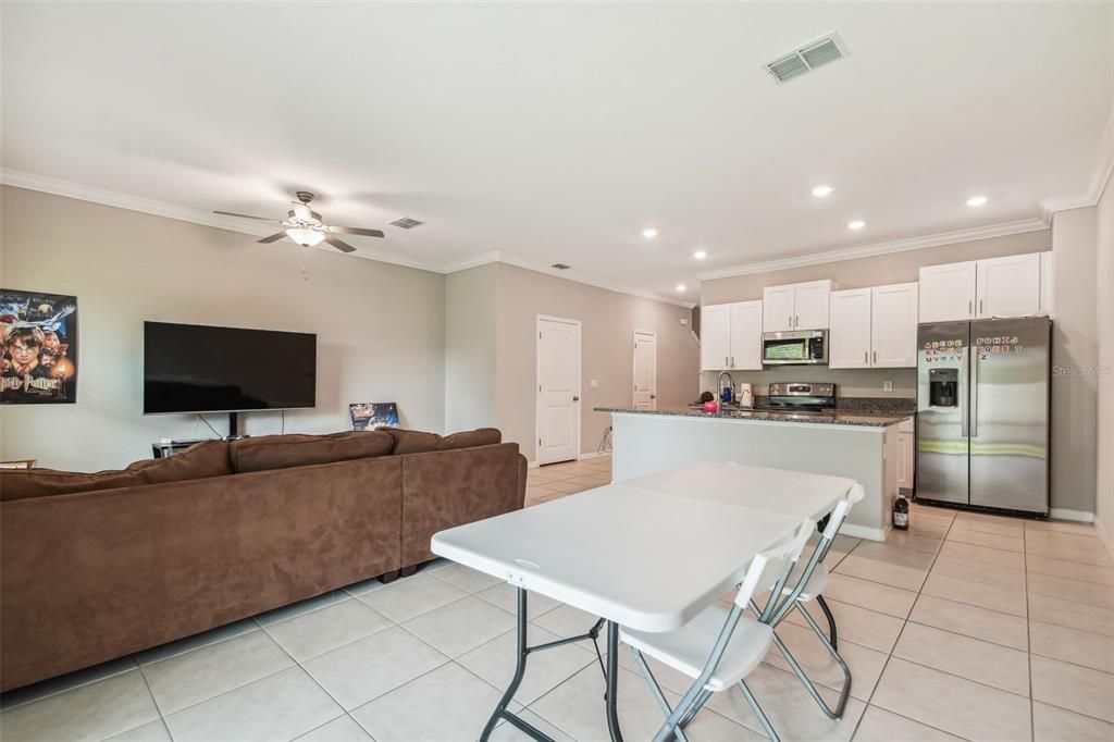 For Sale: $350,000 (3 beds, 2 baths, 1601 Square Feet)