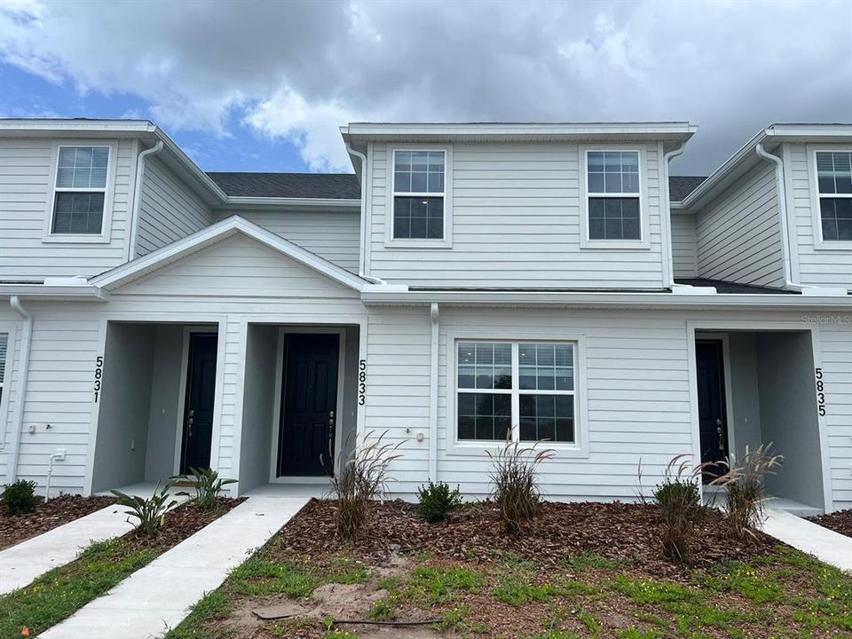 Недавно продано: $335,590 (3 спален, 2 ванн, 1705 Квадратных фут)