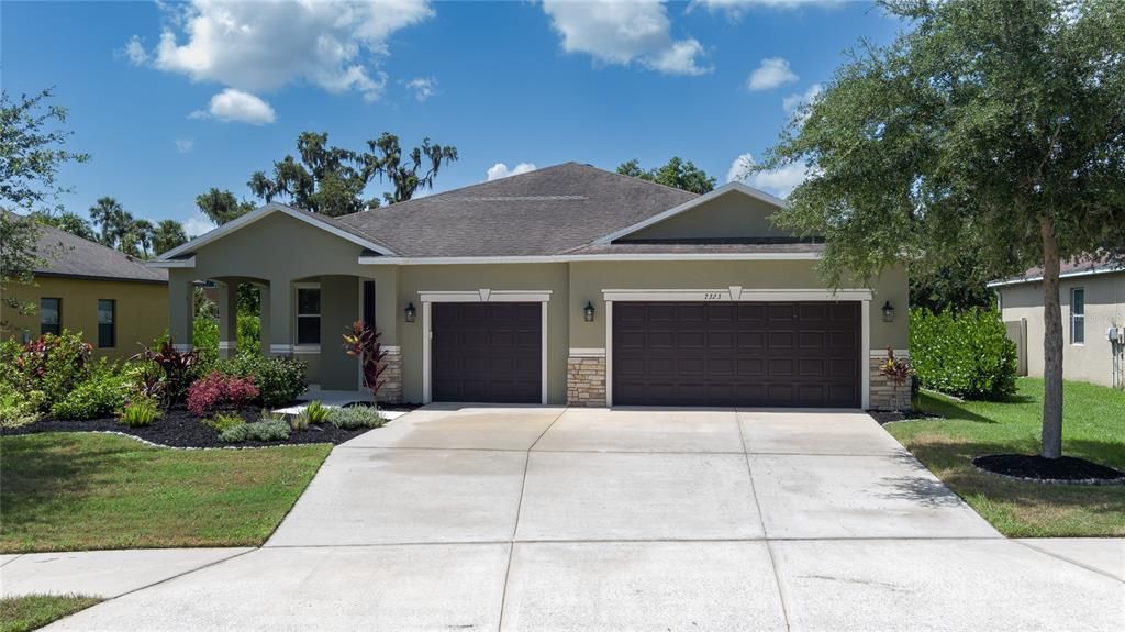 Recently Sold: $490,000 (3 beds, 2 baths, 2384 Square Feet)