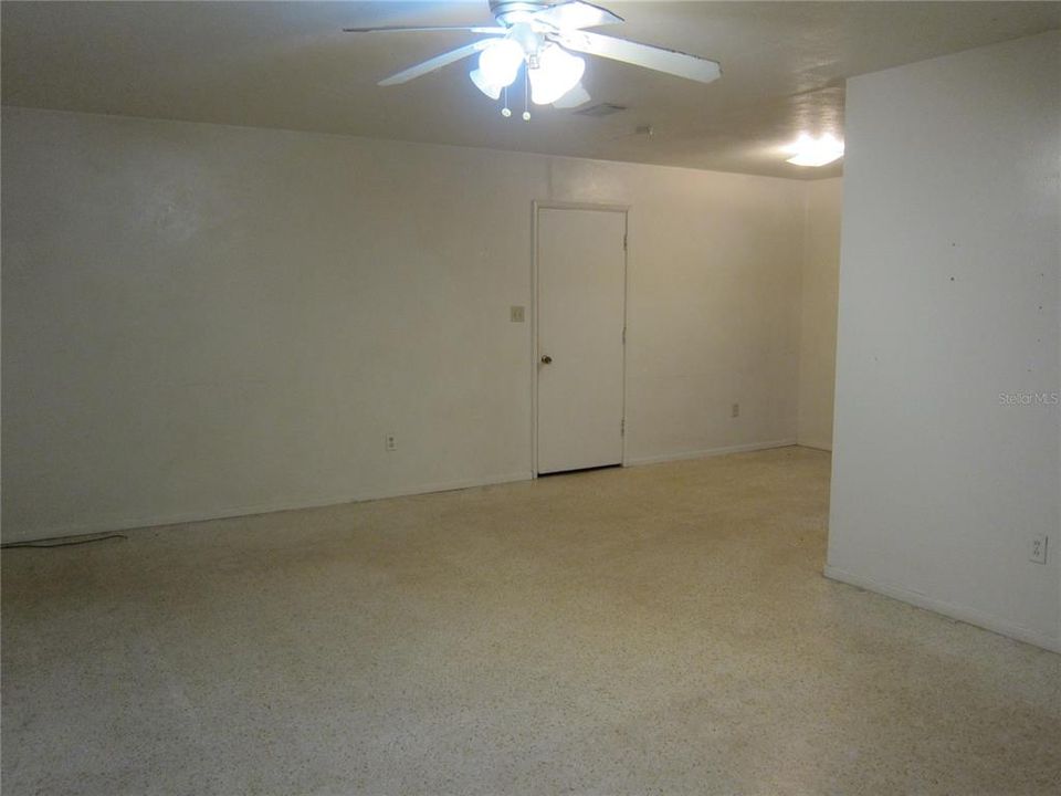 For Rent: $1,500 (3 beds, 2 baths, 1944 Square Feet)