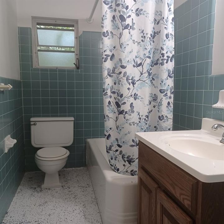 For Rent: $1,500 (3 beds, 2 baths, 1944 Square Feet)