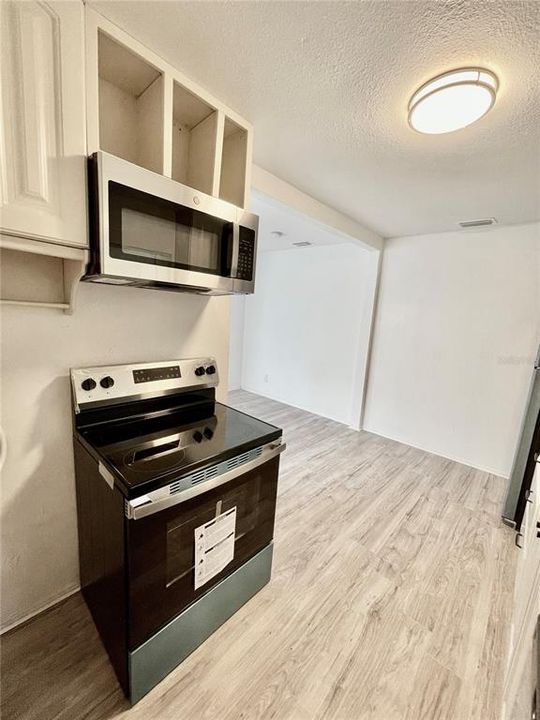 For Sale: $190,000 (2 beds, 1 baths, 840 Square Feet)