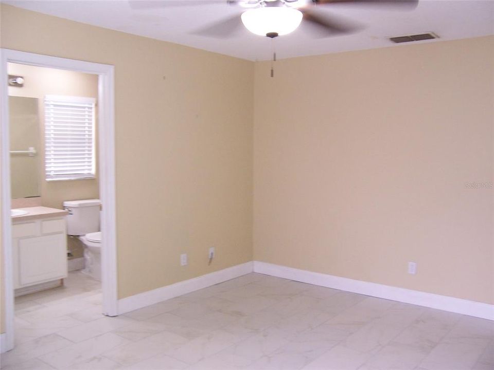 For Rent: $1,950 (3 beds, 2 baths, 1365 Square Feet)