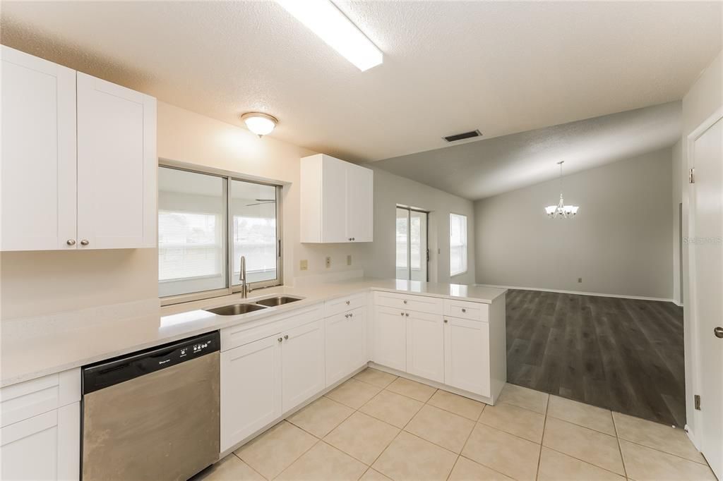 For Rent: $2,140 (3 beds, 2 baths, 1408 Square Feet)