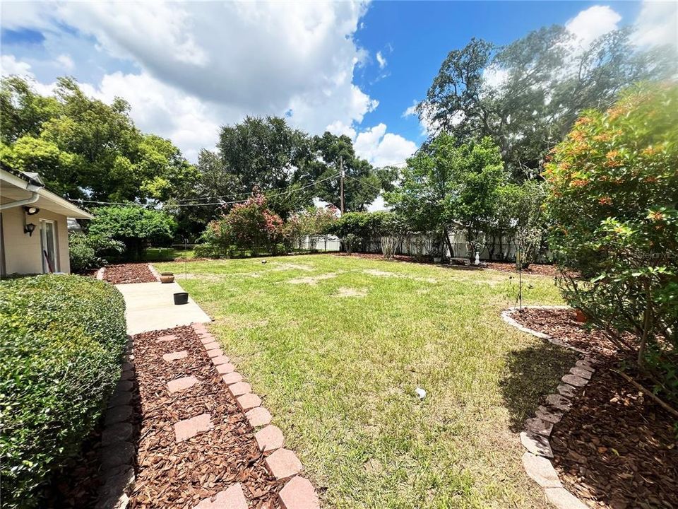 Active With Contract: $375,000 (4 beds, 2 baths, 1748 Square Feet)