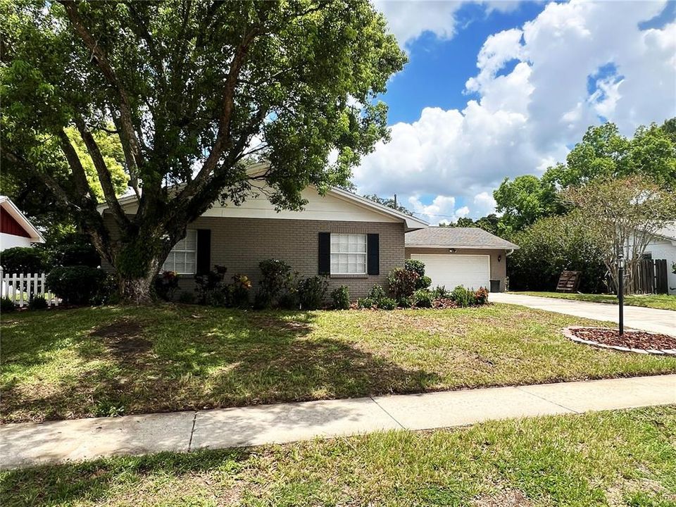 Active With Contract: $375,000 (4 beds, 2 baths, 1748 Square Feet)