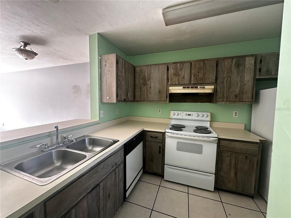 For Rent: $1,050 (2 beds, 1 baths, 1178 Square Feet)