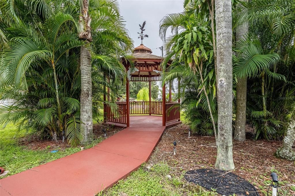 Gazebo walkway from back porchom