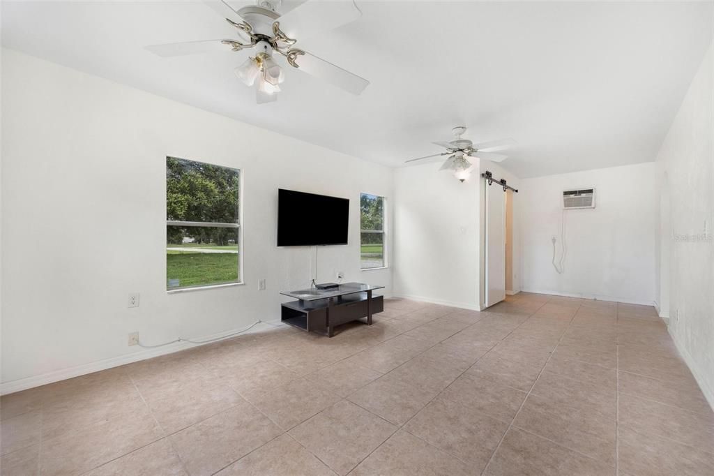 Detached Garage Apartment/In-law suite living room