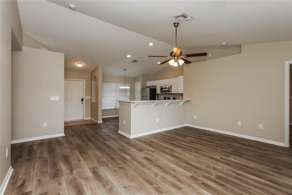 For Rent: $2,010 (3 beds, 2 baths, 1281 Square Feet)