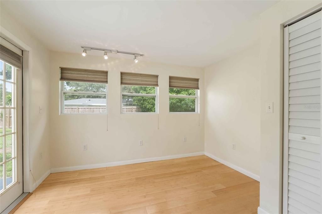 Active With Contract: $350,000 (3 beds, 2 baths, 1089 Square Feet)