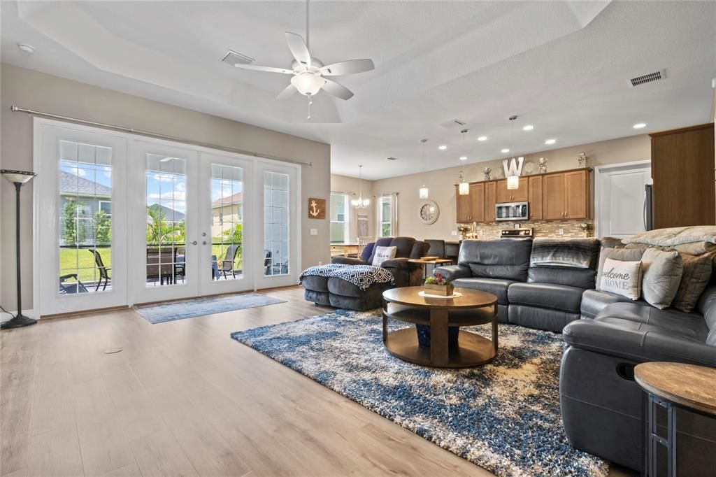 Living Room/Door to Lanai