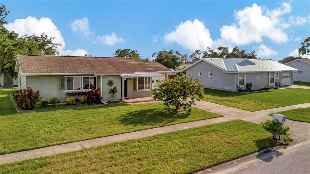 Active With Contract: $238,000 (2 beds, 2 baths, 912 Square Feet)