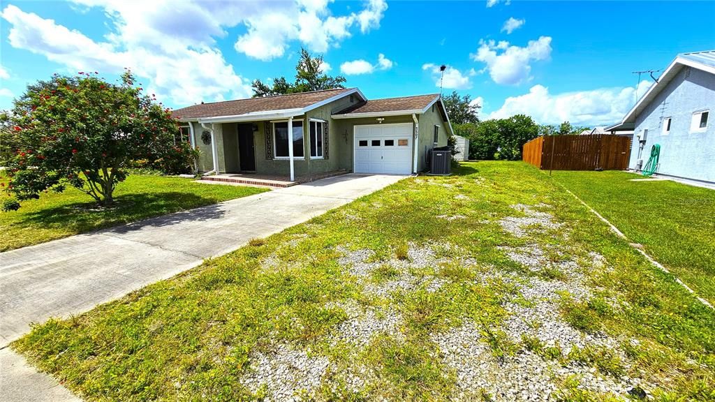 FRONT RIGHTSIDE OF THE HOUSE