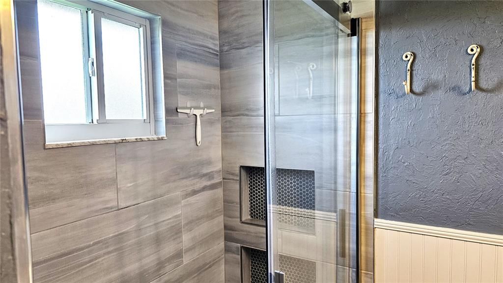 MASTER BATH WITH SHOWER