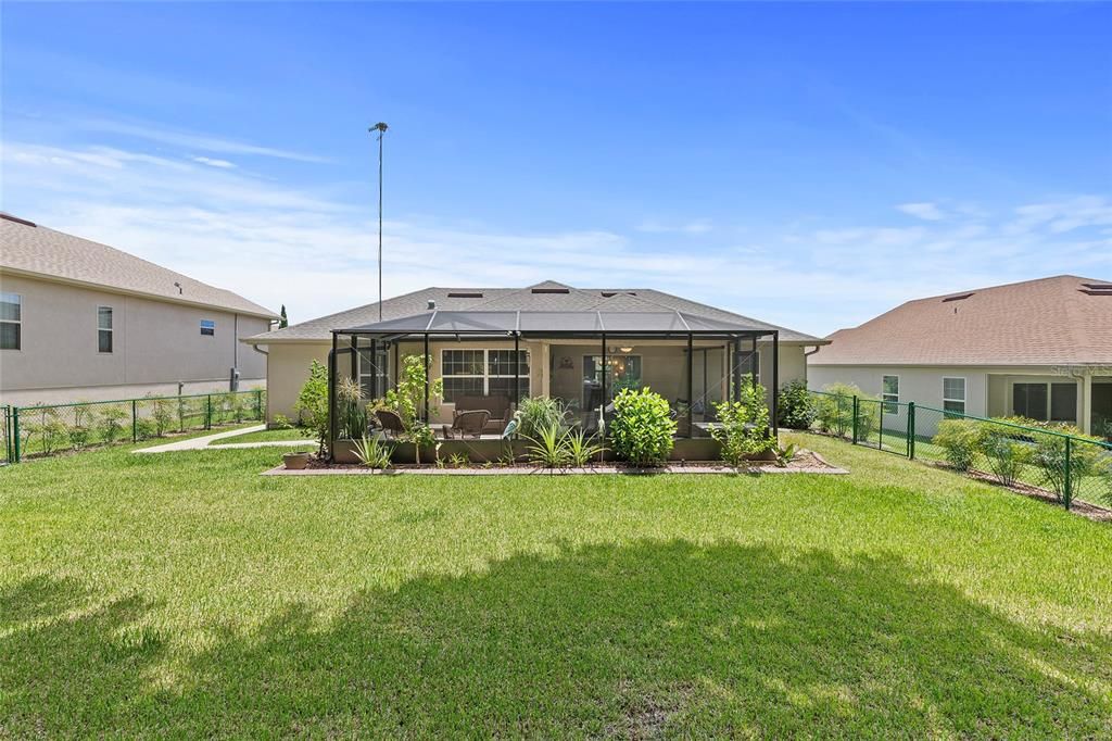 Active With Contract: $384,900 (3 beds, 2 baths, 1389 Square Feet)