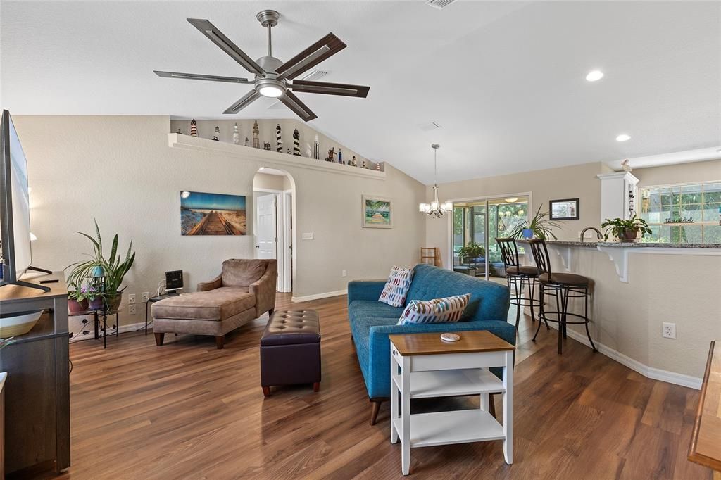 Active With Contract: $384,900 (3 beds, 2 baths, 1389 Square Feet)