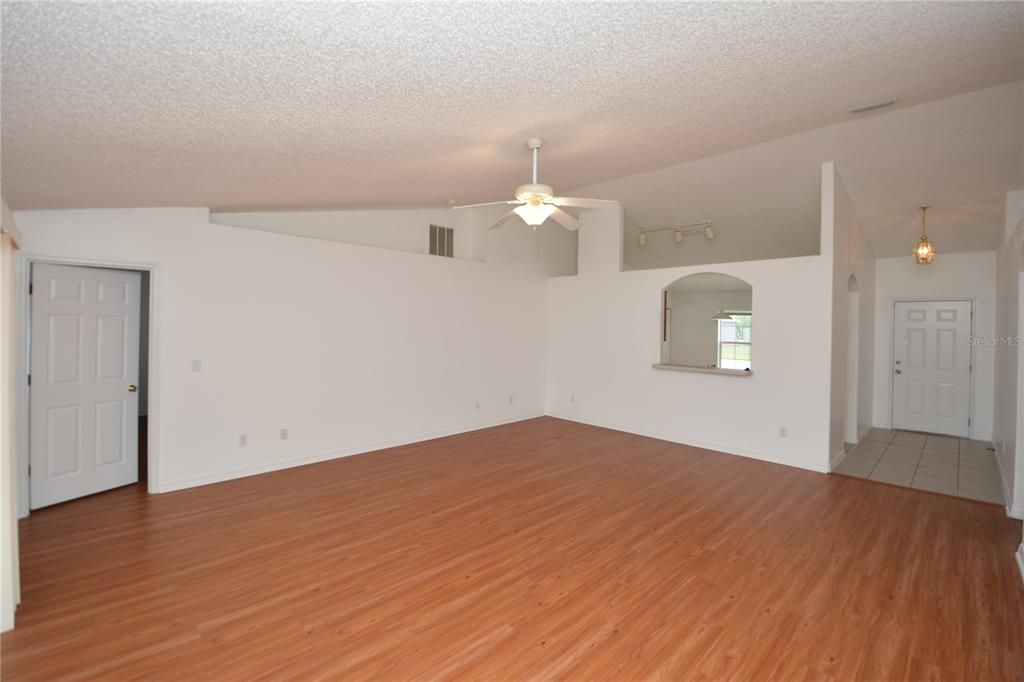 For Rent: $2,100 (4 beds, 2 baths, 1860 Square Feet)