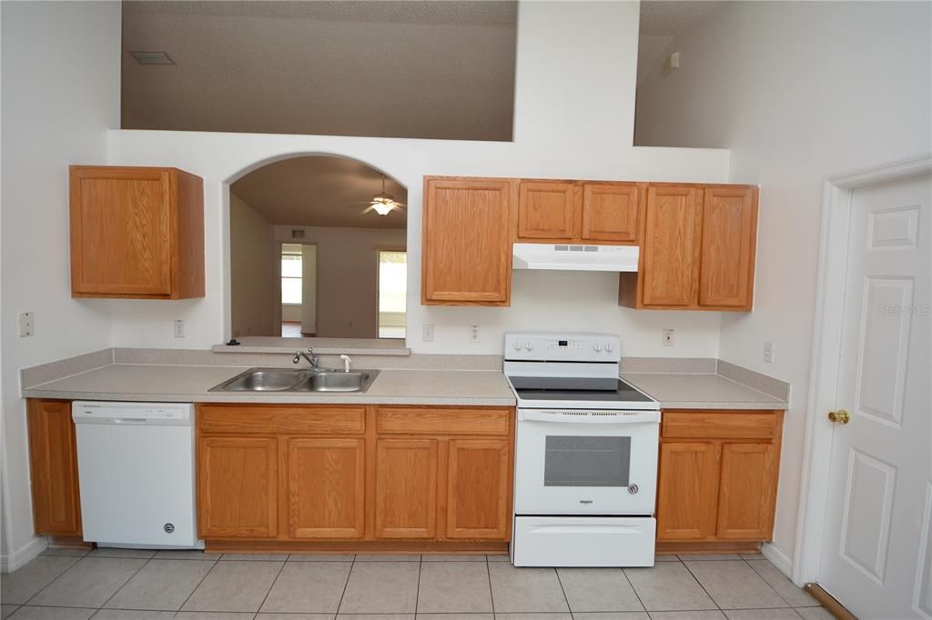 For Rent: $2,100 (4 beds, 2 baths, 1860 Square Feet)