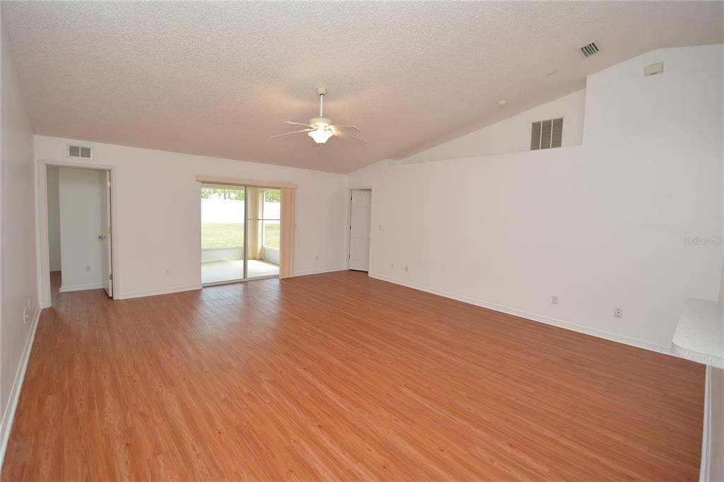 For Rent: $2,100 (4 beds, 2 baths, 1860 Square Feet)