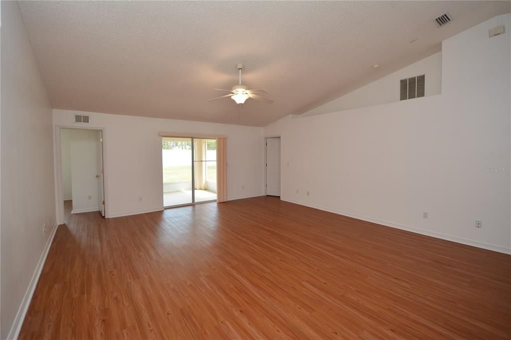 For Rent: $2,100 (4 beds, 2 baths, 1860 Square Feet)