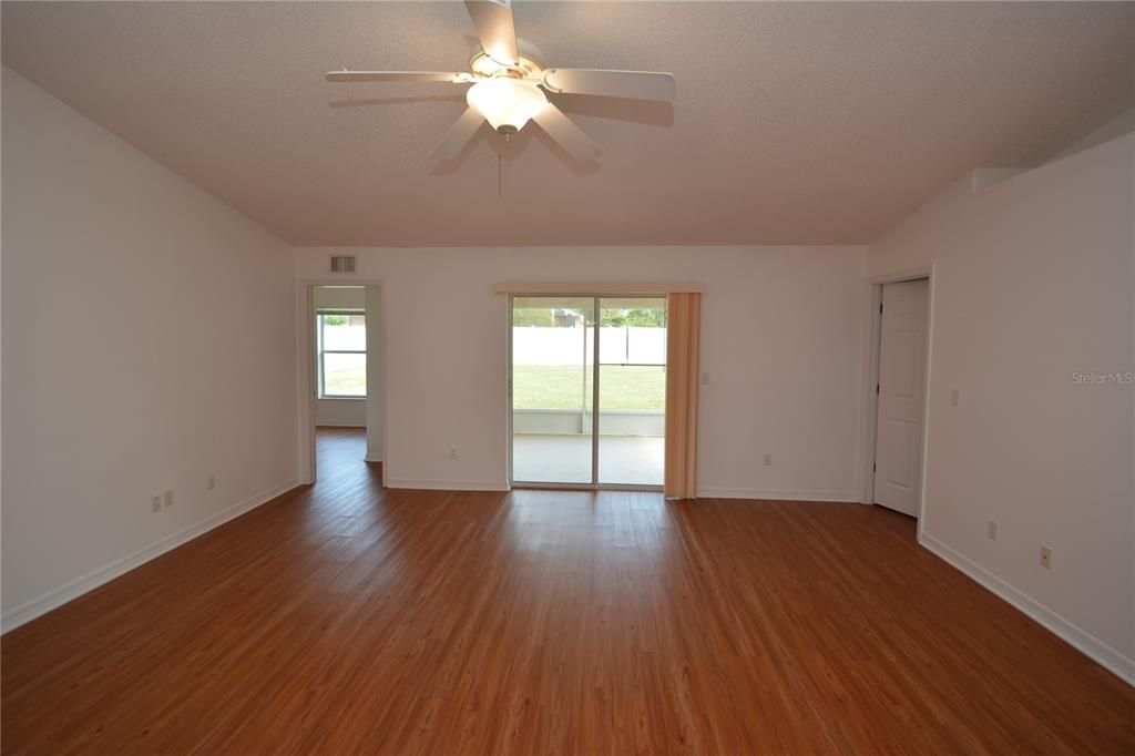 For Rent: $2,100 (4 beds, 2 baths, 1860 Square Feet)