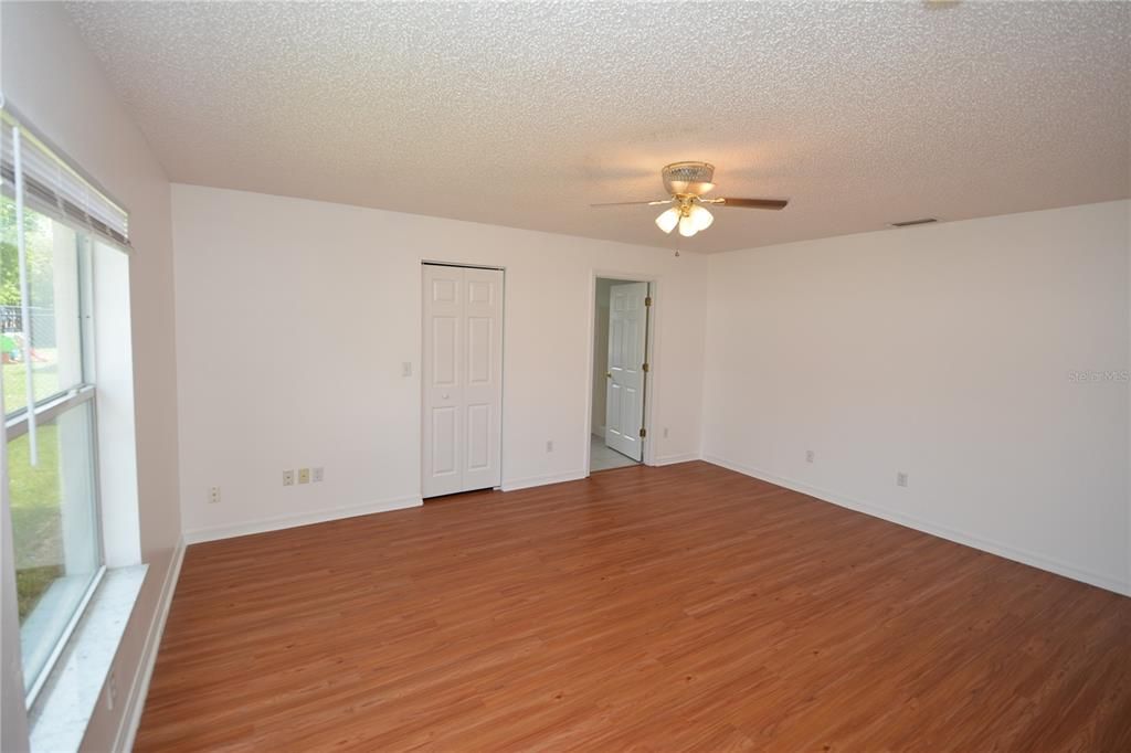 For Rent: $2,100 (4 beds, 2 baths, 1860 Square Feet)