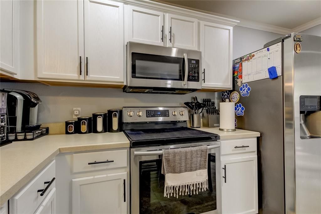 Active With Contract: $318,900 (3 beds, 2 baths, 1151 Square Feet)