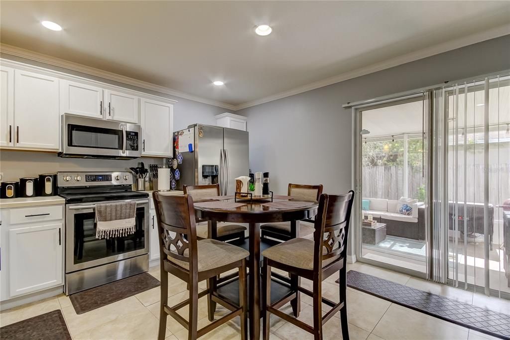 Active With Contract: $318,900 (3 beds, 2 baths, 1151 Square Feet)