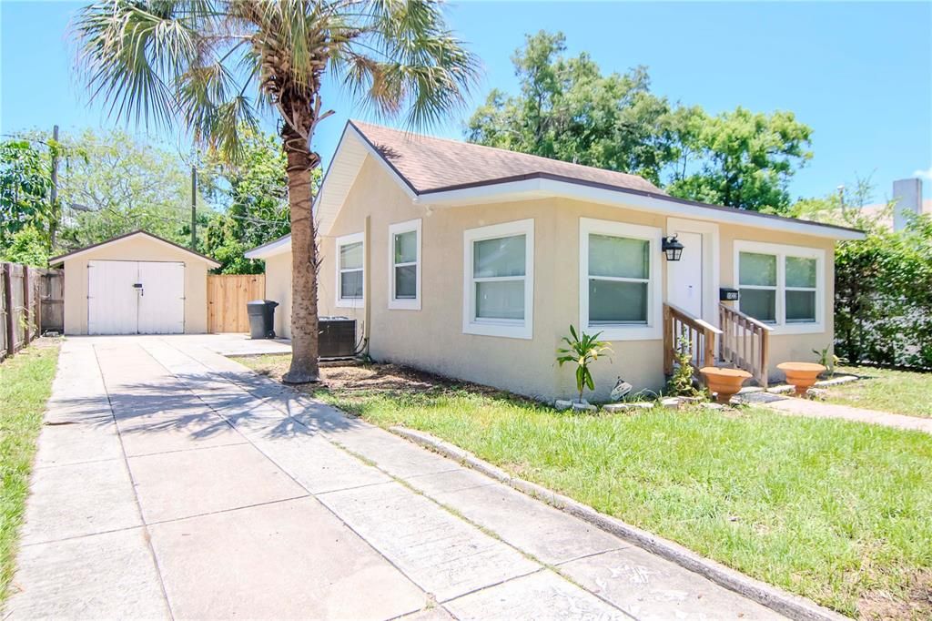 Recently Sold: $290,000 (3 beds, 2 baths, 1056 Square Feet)