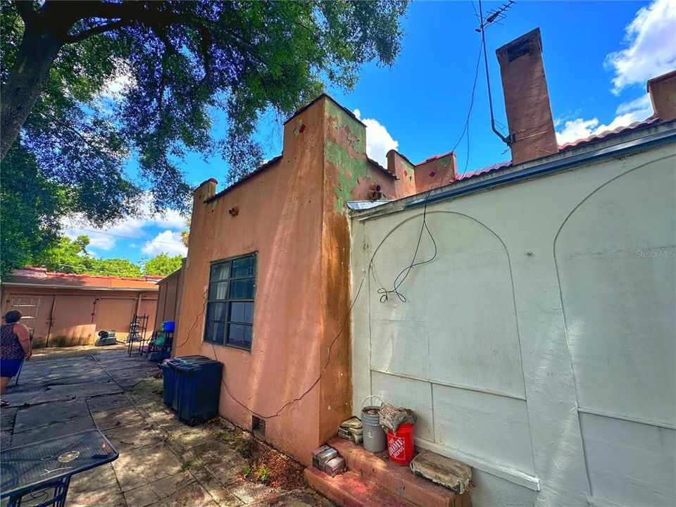 For Sale: $280,000 (2 beds, 1 baths, 1248 Square Feet)