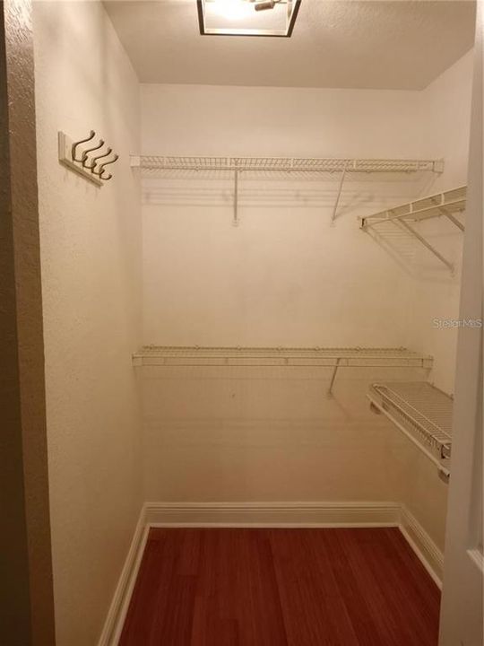 For Rent: $1,650 (1 beds, 1 baths, 732 Square Feet)