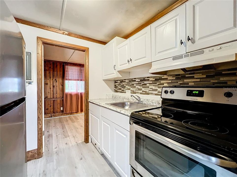 For Sale: $142,900 (2 beds, 1 baths, 630 Square Feet)