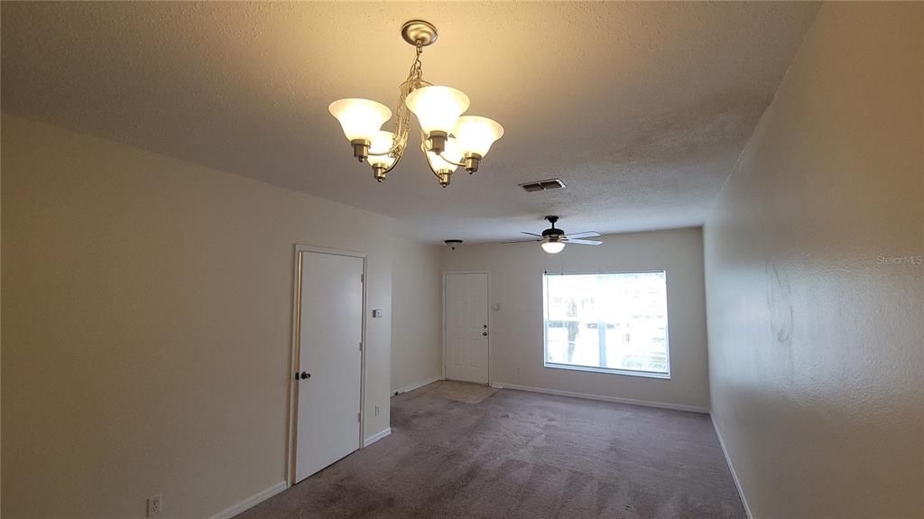 For Rent: $1,650 (2 beds, 1 baths, 1152 Square Feet)