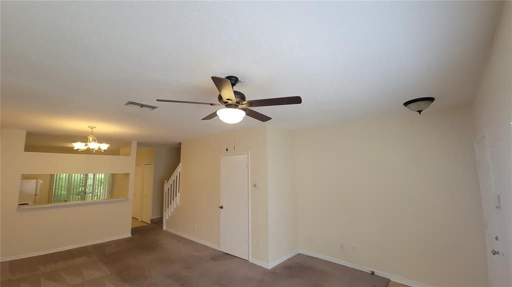 For Rent: $1,650 (2 beds, 1 baths, 1152 Square Feet)