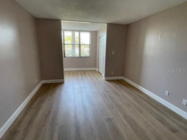 Active With Contract: $1,800 (2 beds, 2 baths, 1035 Square Feet)