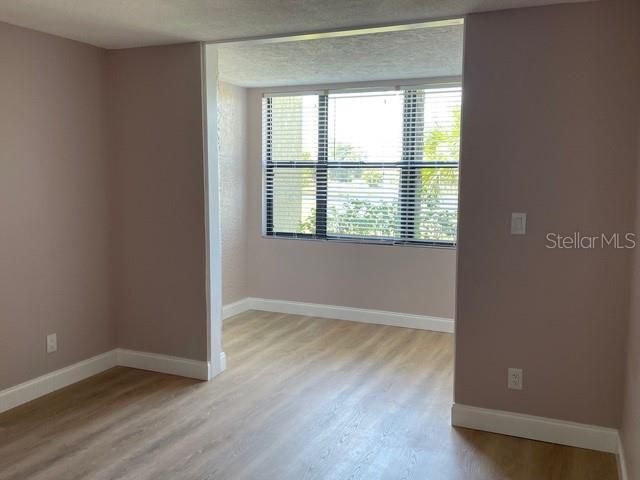 Active With Contract: $1,800 (2 beds, 2 baths, 1035 Square Feet)