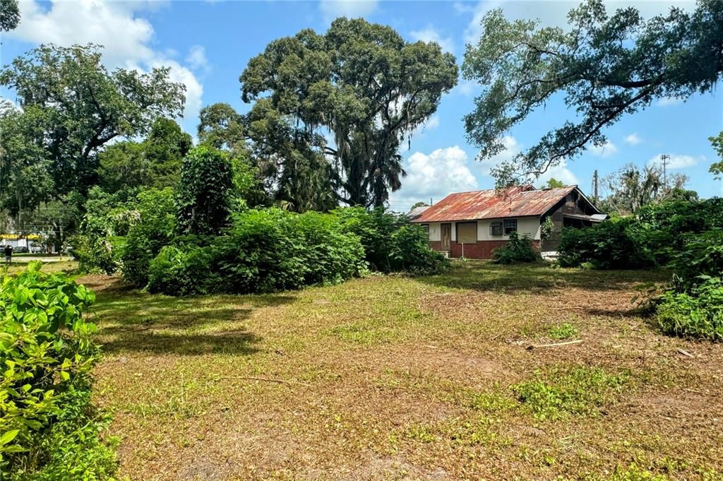 На продажу: $138,900 (1.28 acres)