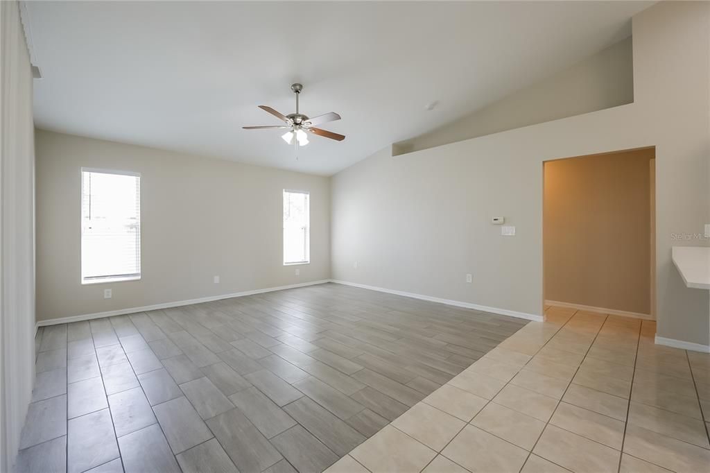 For Rent: $2,295 (4 beds, 2 baths, 2048 Square Feet)