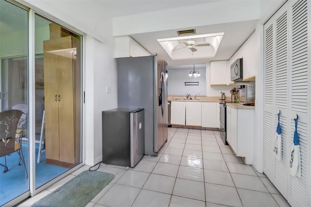 For Sale: $235,000 (2 beds, 2 baths, 1053 Square Feet)