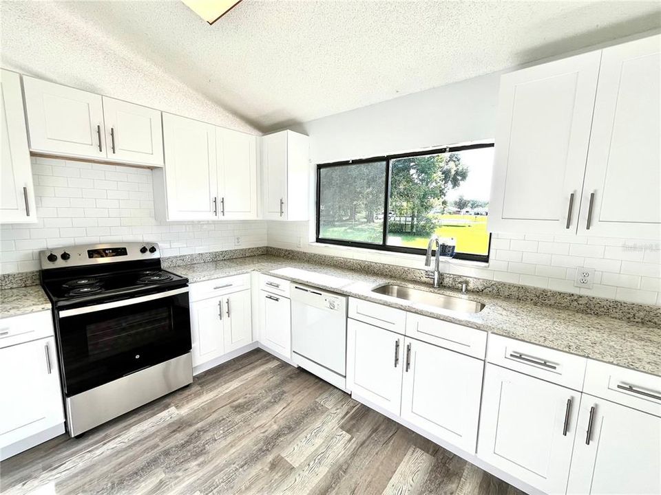 For Sale: $224,900 (3 beds, 2 baths, 1288 Square Feet)