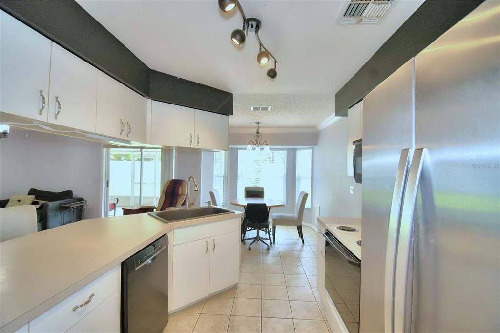 Active With Contract: $274,900 (3 beds, 2 baths, 1423 Square Feet)