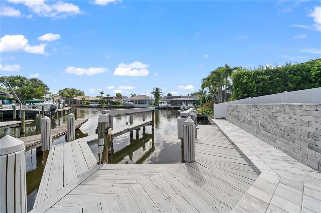 For Sale: $1,360,000 (4 beds, 2 baths, 2517 Square Feet)