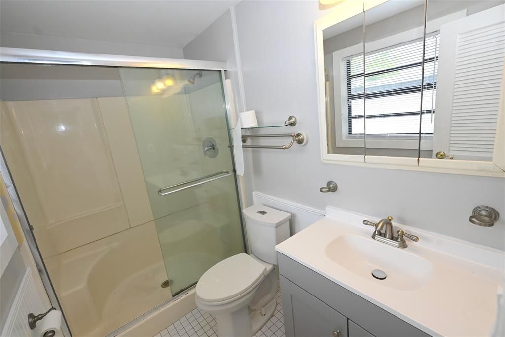 Active With Contract: $1,900 (3 beds, 2 baths, 1330 Square Feet)