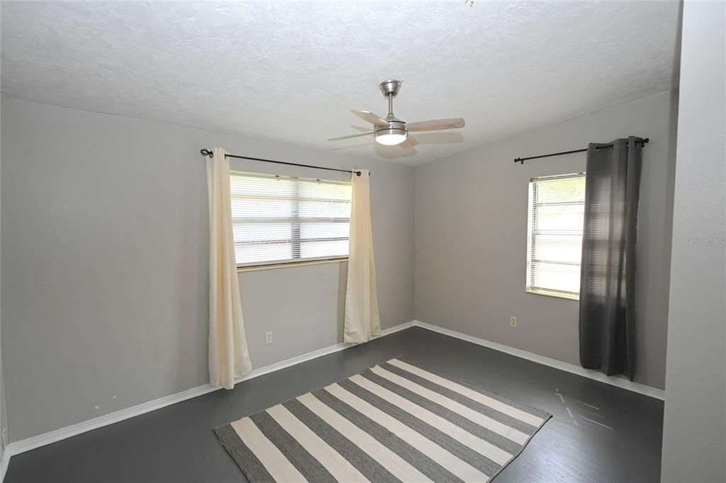 Active With Contract: $1,900 (3 beds, 2 baths, 1330 Square Feet)