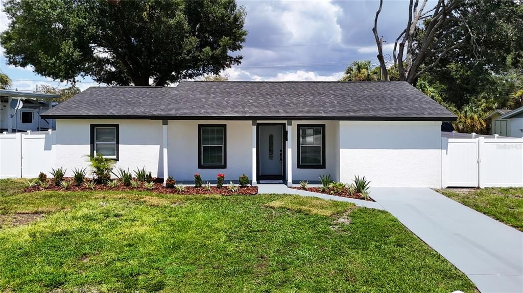 Active With Contract: $495,000 (5 beds, 2 baths, 1932 Square Feet)