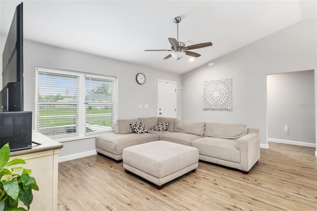 For Sale: $279,900 (3 beds, 2 baths, 1471 Square Feet)