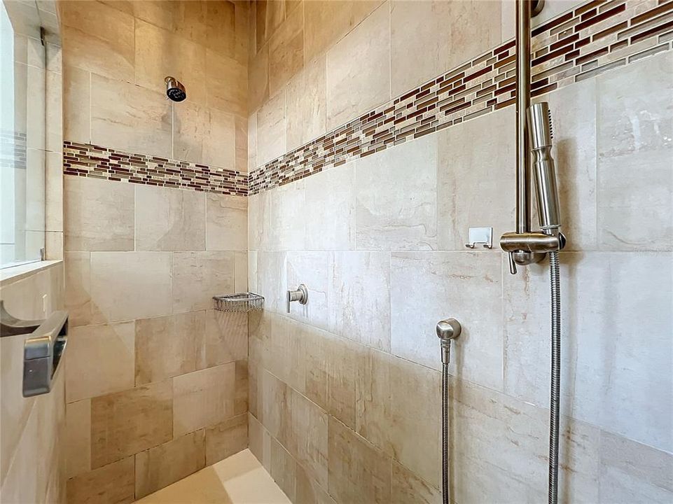 Oversized shower with rain bath