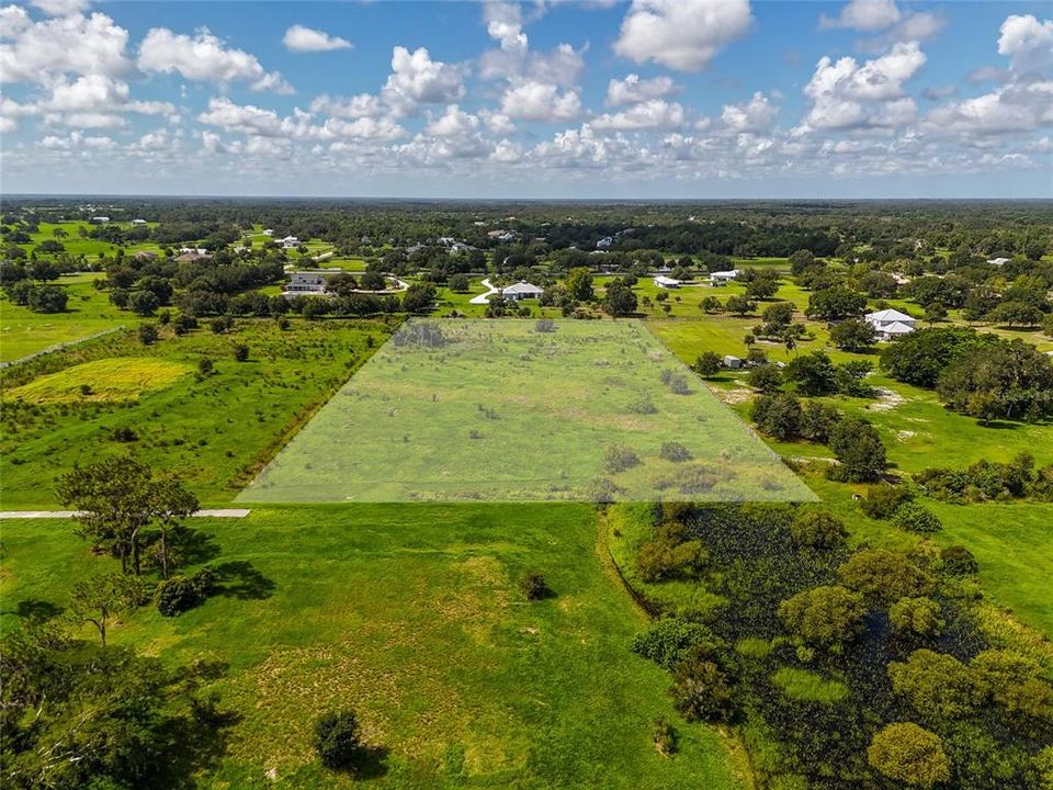 На продажу: $550,000 (5.01 acres)