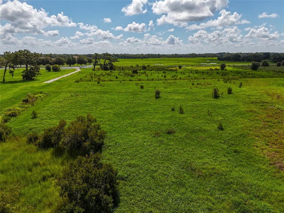 На продажу: $550,000 (5.01 acres)